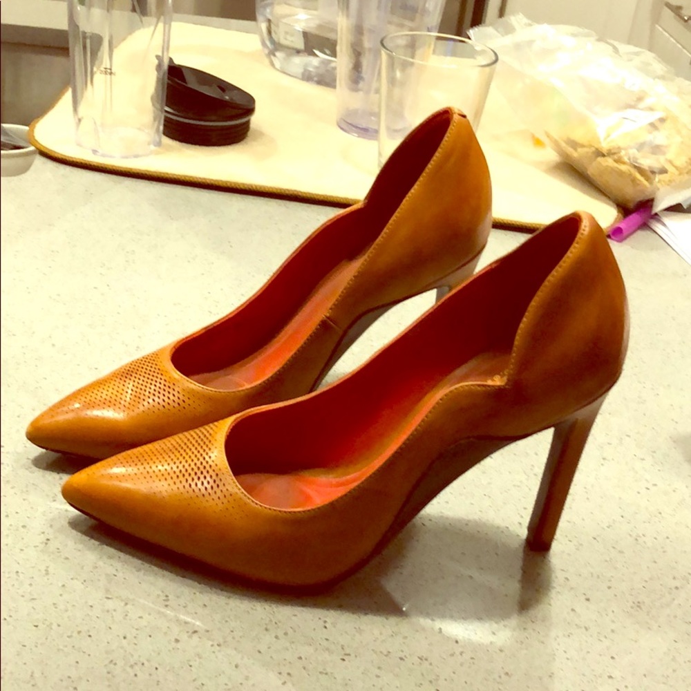 Cole Haan tan/camel pumps